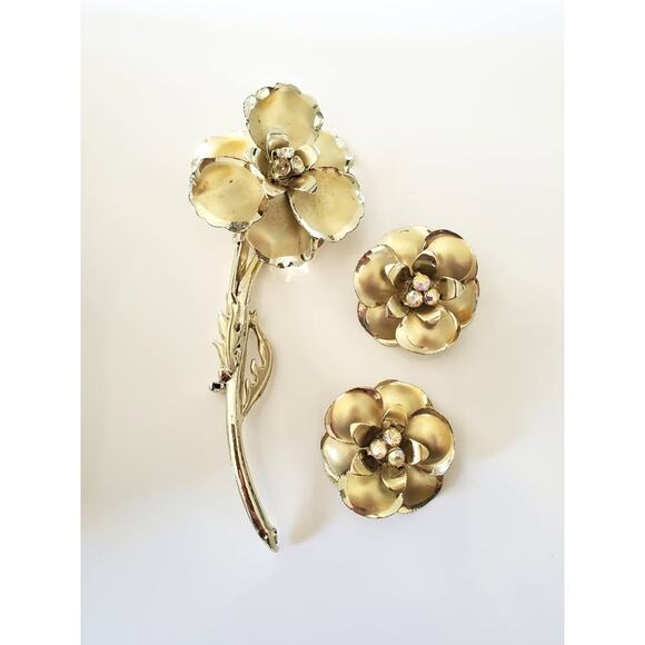 Vintage Goldtone Flower with Aurora Borealis Crystals Clip Earrings & Brooch Set - Picture 1 of 5
